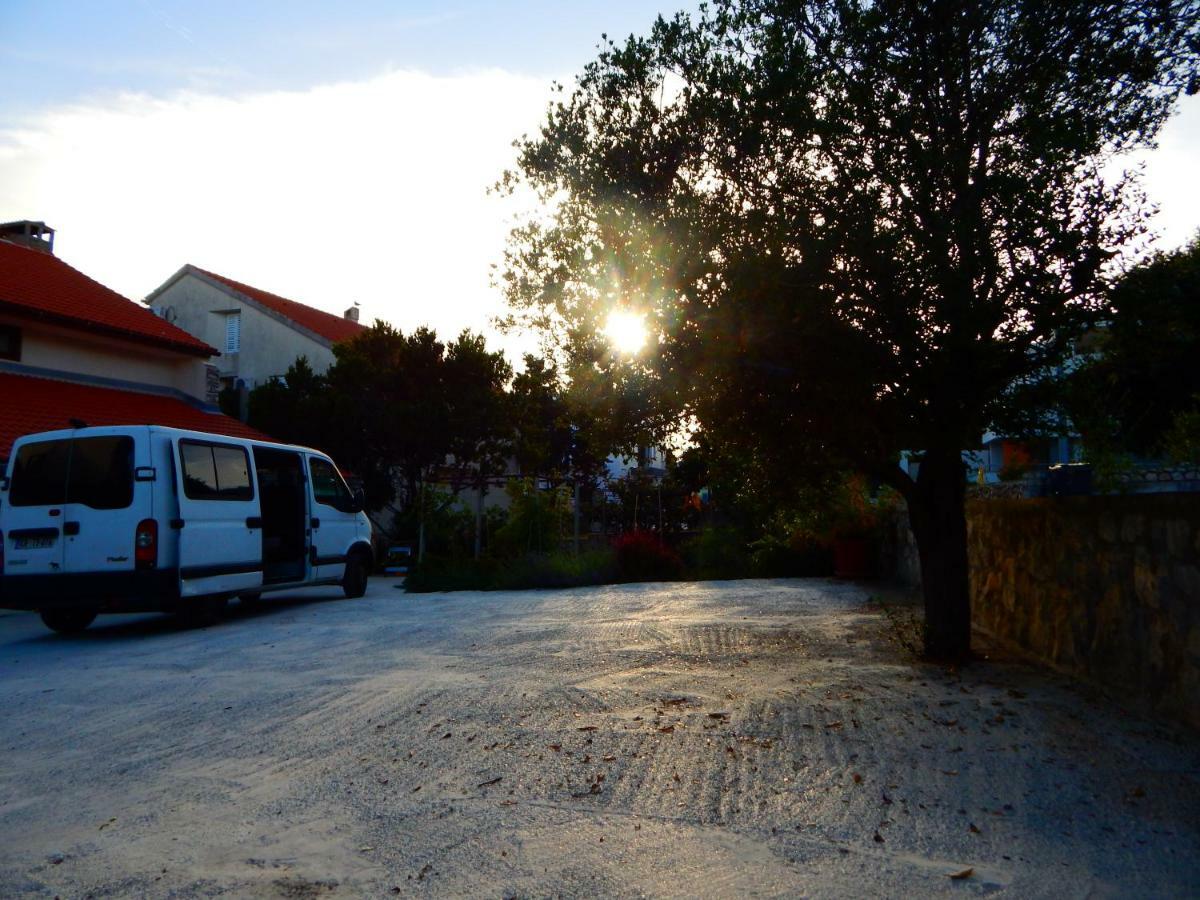 Apartmani Jutro Novalja Exterior photo